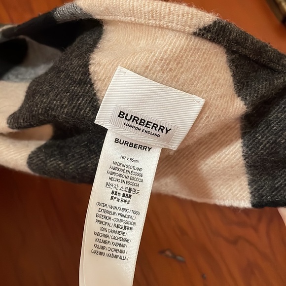 Authentic Burberry Cashmere Scarf - Picture 2 of 6